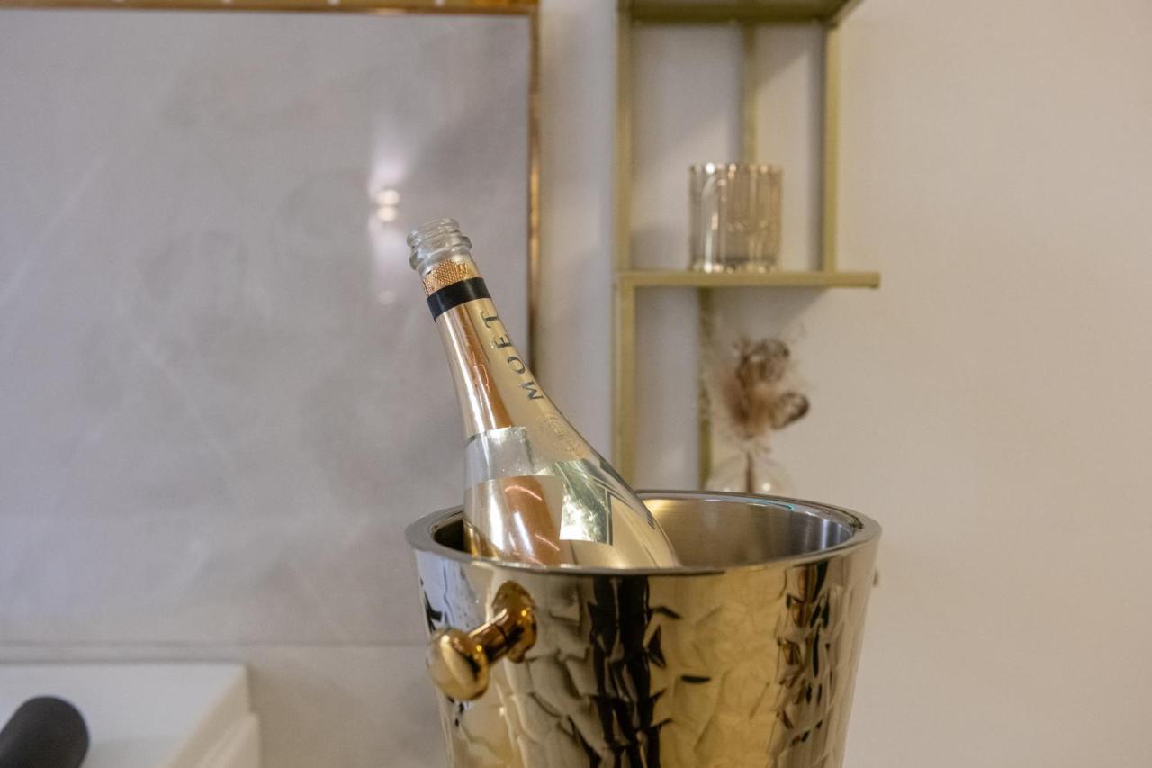Fashion Apartment Gold Bologna With Jacuzzi & Car Garage 외부 사진